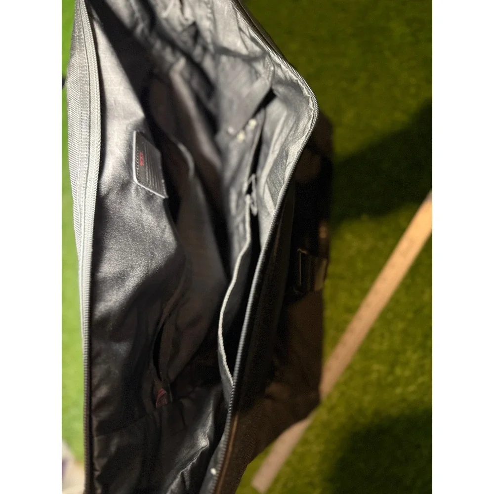 TUMI Men Kessler 22353 Boston‎ Bag Business- Like New